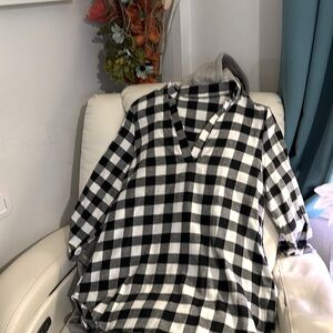 Black & White checkered size large (tag is not in tunic- measurements included.